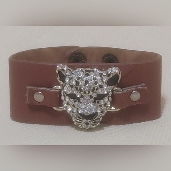 Leopard Cat Faux Leather Bracelet Gold Tone Jeweled Face Adjustable Snap - Picture 2 of 11